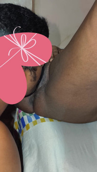 ヴァルシャは膣舐めを楽しむ