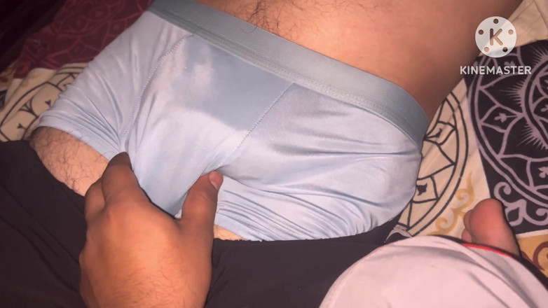 Desi__Panda: Amico etero grande cazzo mostruoso la prima volta che mi...