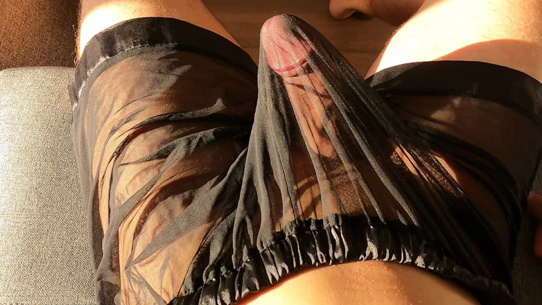 Cool Body: Kendime dokunmadan şeffaf boksörlerime boşalıyorum.