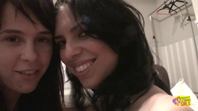 Naughty Lesbian Girls: Absolutnie niesamowita lesbijka osiągnęła orgazm i powinna podziękować swojej super...