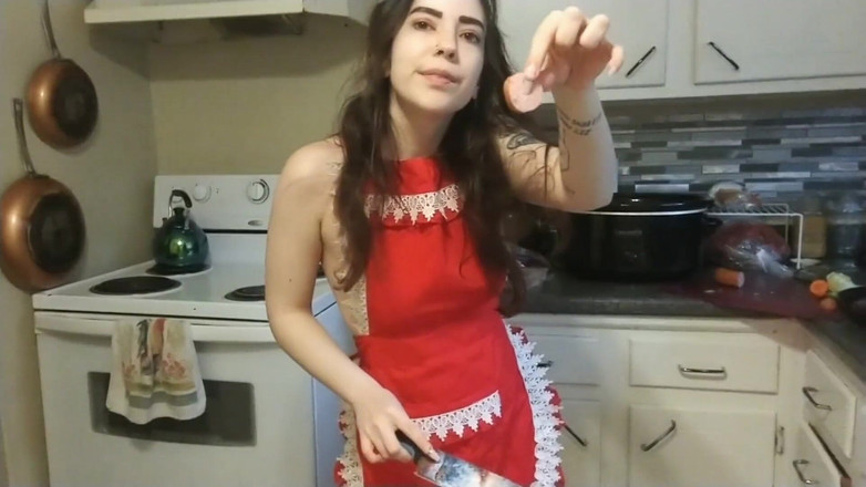 lilredvelvettt: Sup memasak dalam Hanya Apron