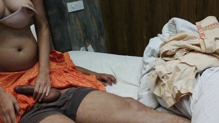 Hornycouple149: 인도 새엄마가 내 방으로 들어왔어 - 벌써 따먹고 있어 - 그녀는 외모와 흥분 - 내 발정난 새엄마를 따먹어