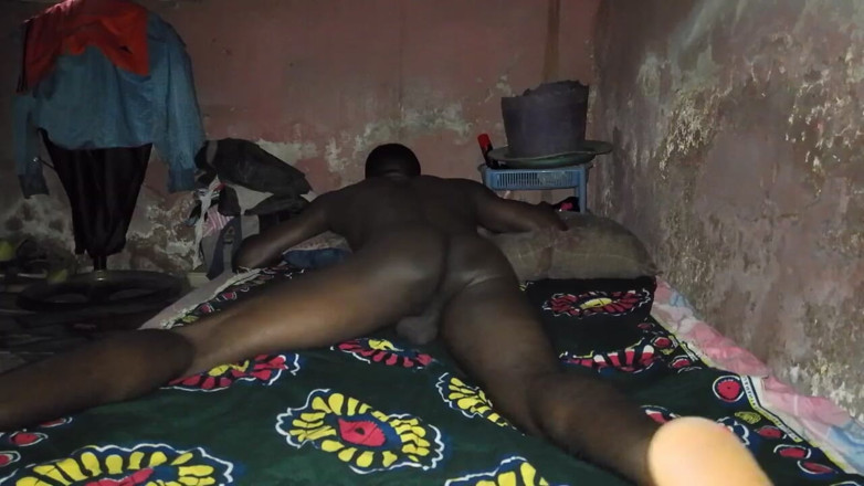 Masturbator emmy: Ochtendseks met mijn bed ziet er fantastisch uit