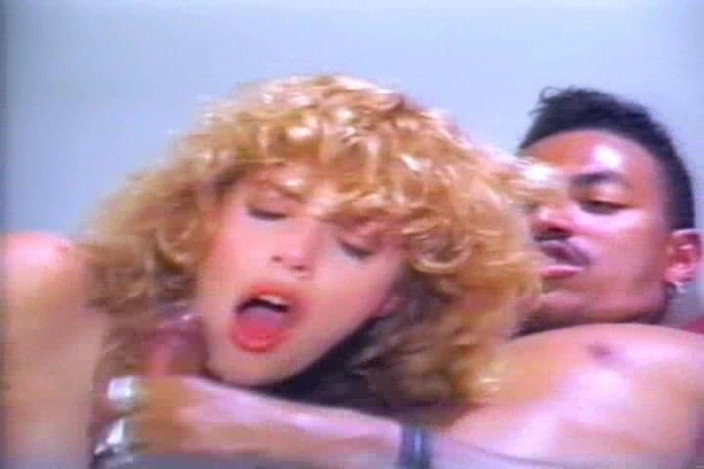 Tampa Bukkake: Stříkání 1 Kudrnatá blondýnka