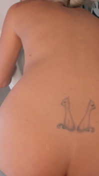 Mamă sexy folosită ca o toaletă, pișat, înghițire, futai anal