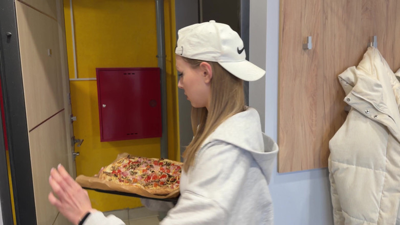 Arisha Mills: Kall pizza? Ta av dig trosorna och träna med hålen