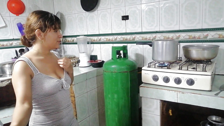 ANGELES: 나는 발정난 배관공을 따먹어