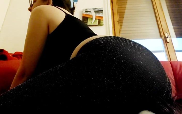 Nicoletta Embassi: Nicoletta dominuje svému otrokovi s mnoha prdy v ústech