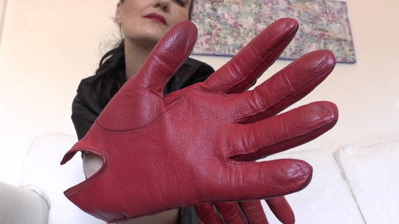 Lady Victoria Valente: Kırmızı deri eldivenler-deri kokusu seni zayıf yapıyor, Lady Victoria Valente