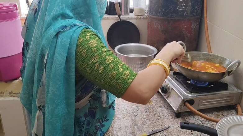 Khushboobhabi: लड़के ने अपनी सौतेली मम्मी को छोड़ दिया