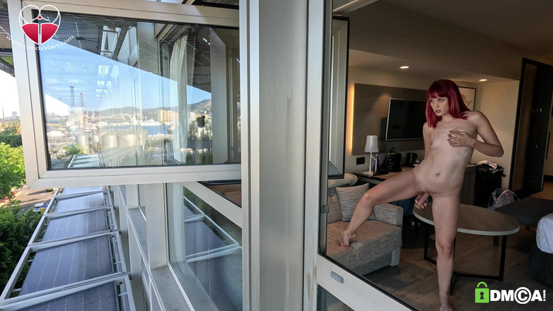 Candystart Videos: Chủ nghĩa phô bày thủ dâm trong cửa sổ