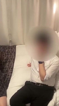 Tatlı f-cup dönüşü: açık havada azdırmadan tekrarlanan derin zevke kadar artan eğlenceli bir güzellik