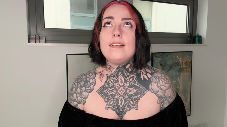 Miss Valentina: Executrixxx Kicks the Chair Away