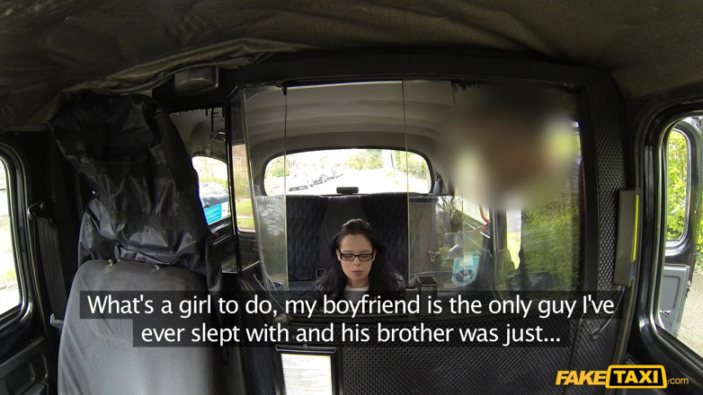 Fake Taxi: Teksi palsu - Tiffany Naylor yang nakal ditangkap bersembunyi di dalam...