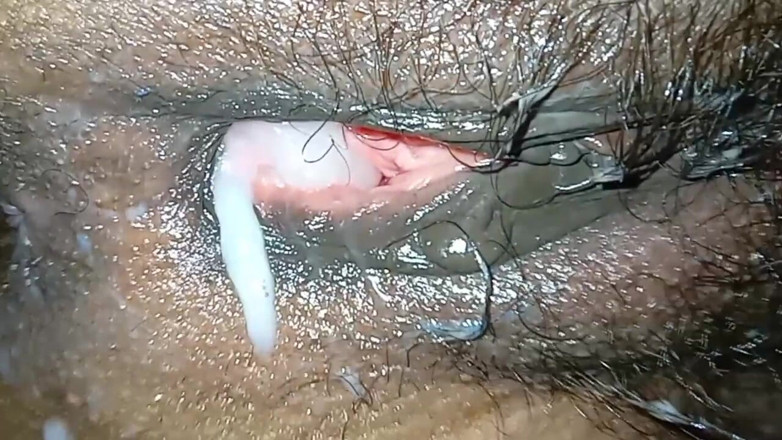 Bengaliauntykichut: chudai ki thuk lagakar Kali chut aunty ki Itna maja...