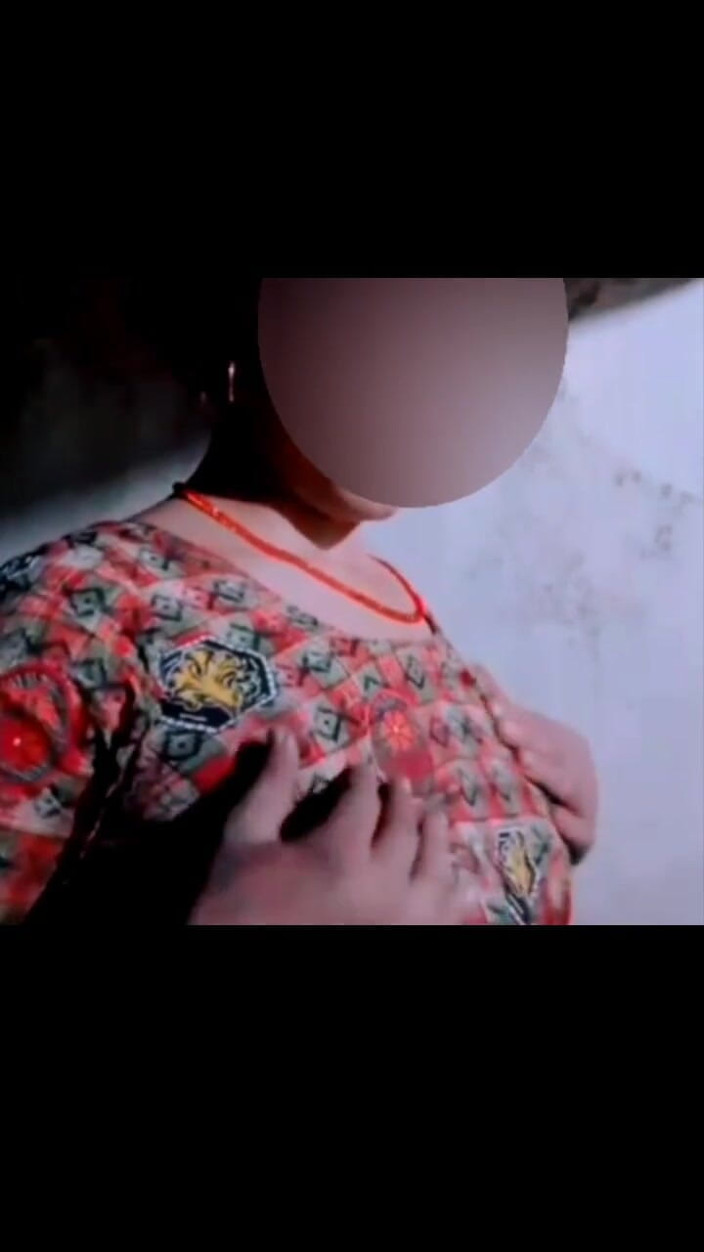 TricolorMusic3: Moje piersi automatycznie wychodzą z dowolnego miejsca