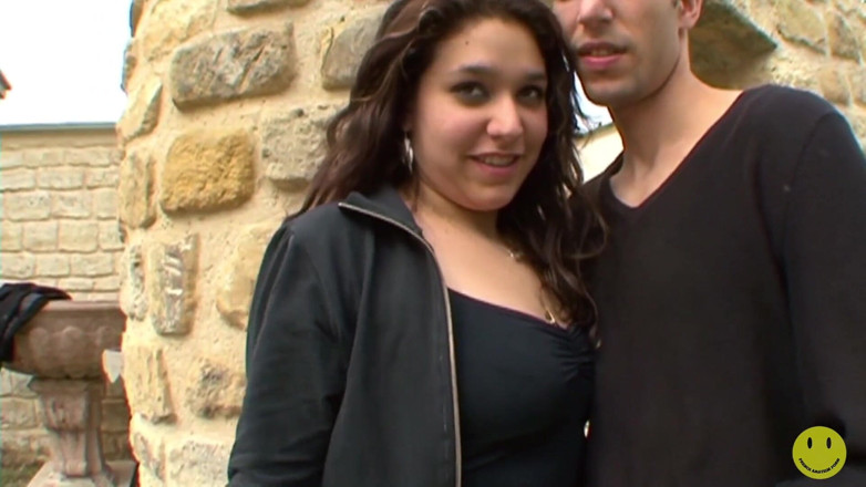 French Amateur Porn: สาวอวบน่ารัก Marie-Laure ดูดควยข้างนอกก่อนโดนเย็ดตูดข้างใน