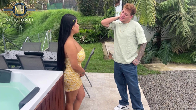 NickJowel: ペルーの主婦イッサネに罰を与える
