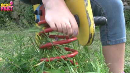 Foot Fetish HD: Petra playing in a park