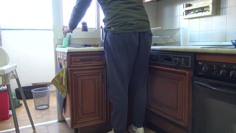 Souzan Halabi: Nevlastní syn tvrdě šuká macechu v kuchyni