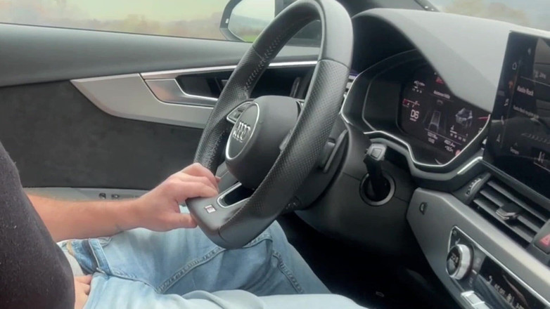 Christi: În timp ce conducea în mașină...