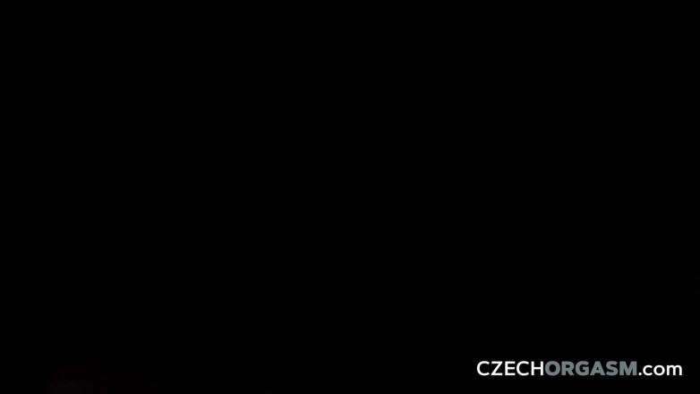 Czech Orgasm: Tsjechisch orgasme 105: lesbiennes gaan volledig vuistneuken - milfs worden rommelig met...