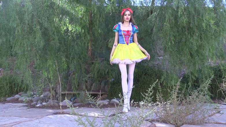 Kyaa Chimera: Sprookjesprinses slowmo pik plagen