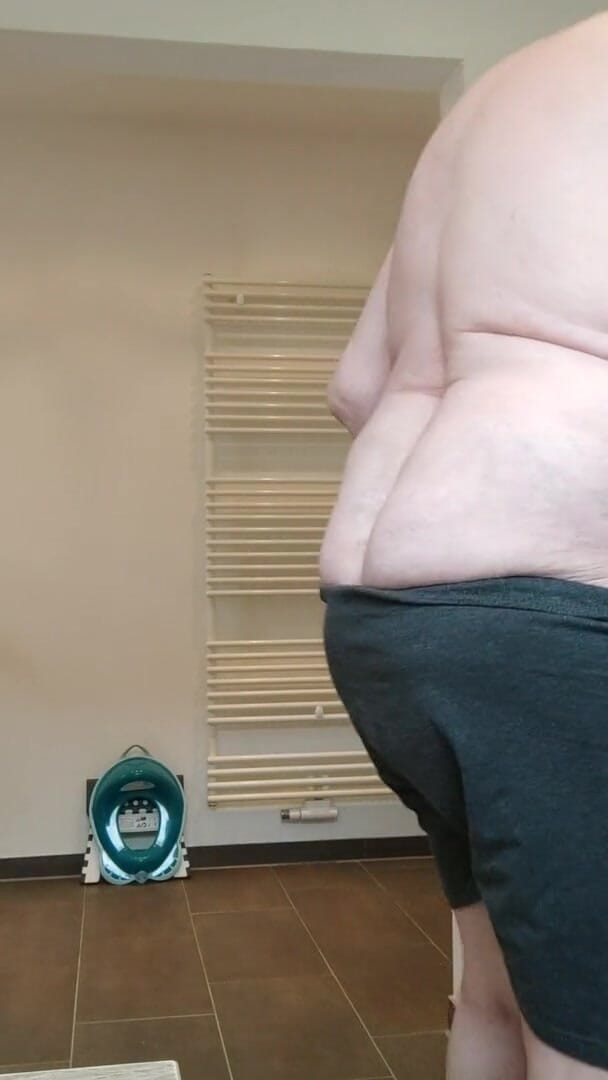 Karlchengeil: Naked Shave and Play