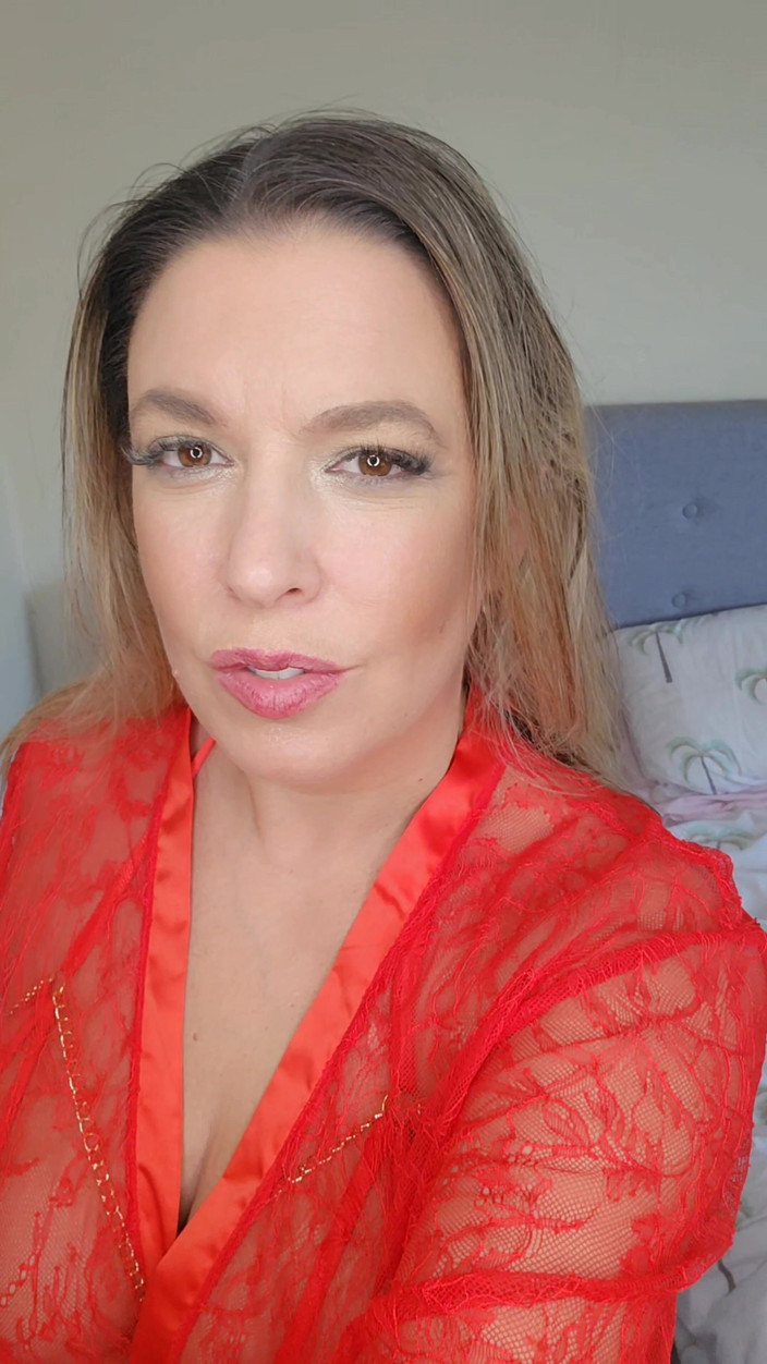 Maisie Lewis: Maisie Lewis StripTýz