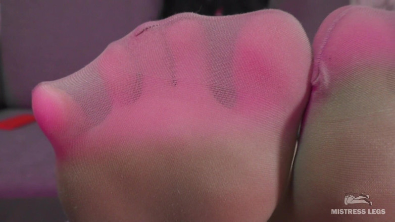 Mistress Legs: Nejrozezřenější nohy a prsty na nohou v čirých nahých punčochách