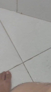 Limpiando la corrida monstruosa del abuelo áspero