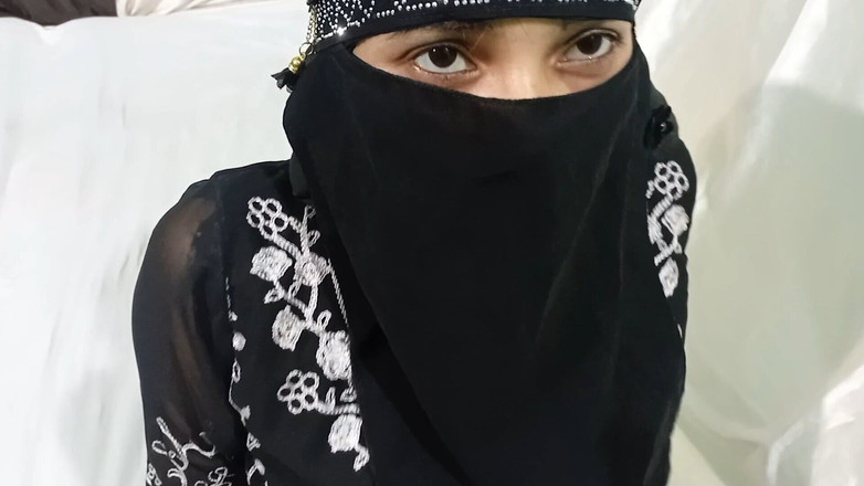 Dearshivani: Adik tiri muslim yang cantik dientot sama saudara tirinya sendiri