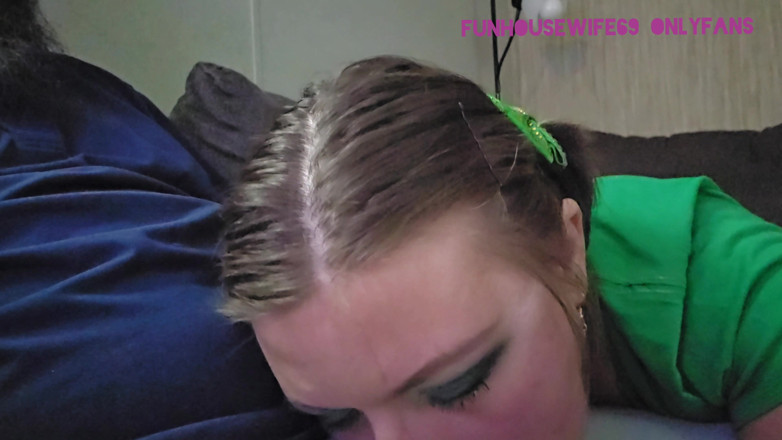 Funhousewife69: Tutto in verde con le trecce ma aveva fame quindi...