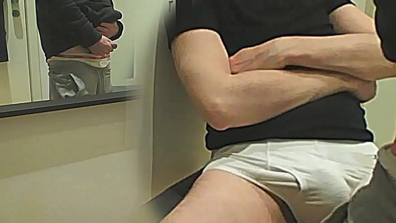 AmateurBoysPissing: Chàng trai nghiệp dư đi tiểu vài giọt trên chiếc quần...