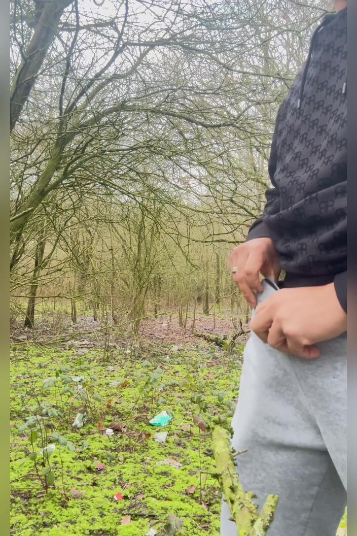 Kadu: Menunjuk-nunjukkan batang besar saya untuk pemandu lori