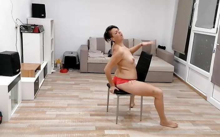 bekycarril: Beky's striptease