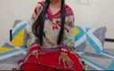 Saara Bhabhi: Mostrando il mio culo grosso in lingerie rossa