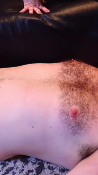 Curva pasionată de picioare tachinată până la orgasm