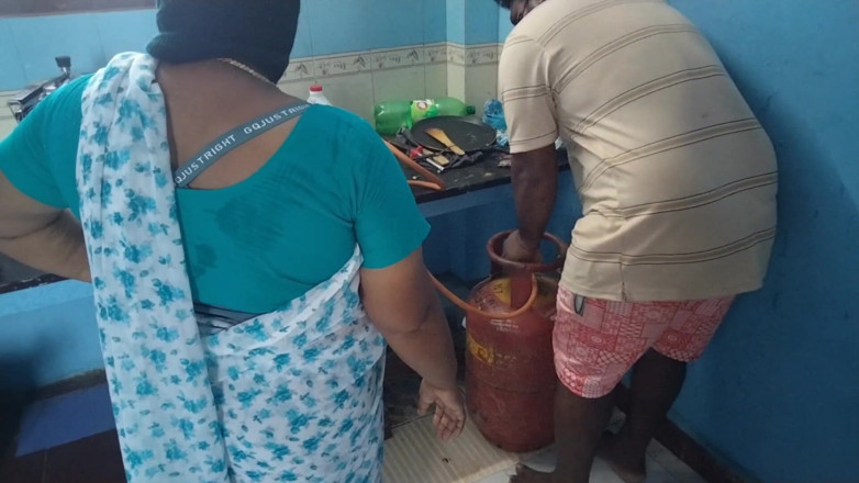 Benita sweety: Cylinder Delivery Boy Hot Sex with Stepaunty