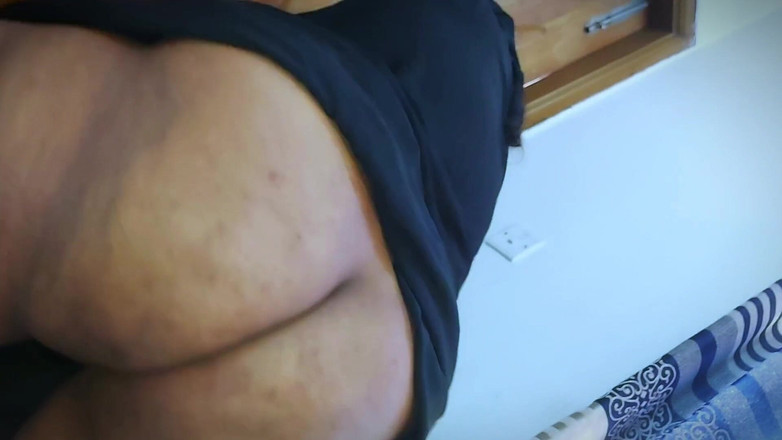 Aria Mia: Náboženská sexy macecha Twerk její velký tlustý tlustý prasečí zadek...