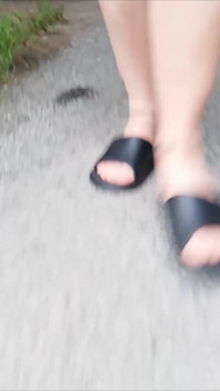 Nylonové nohy na procházku v přírodě