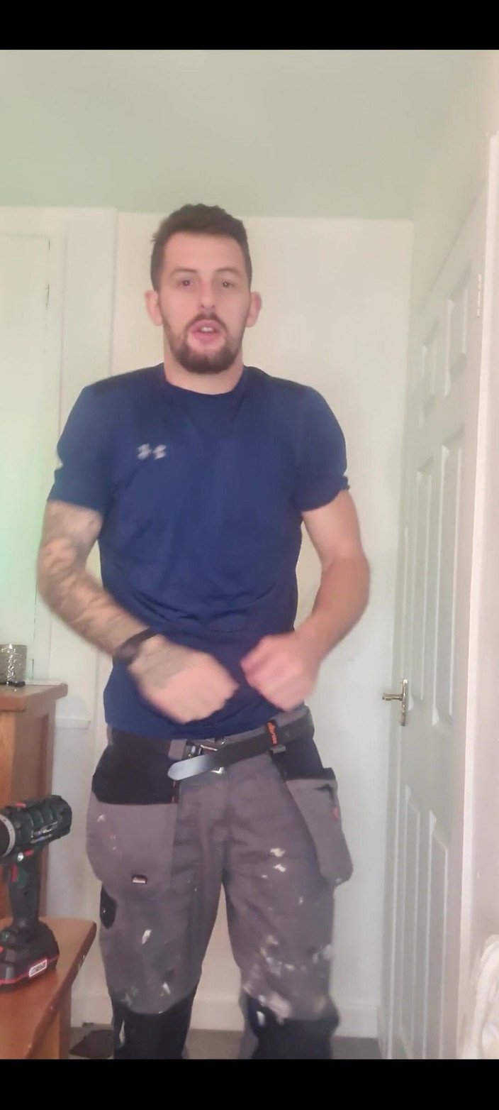 Englishtom20vip: Urmărește-mă cum îmi iau uniforma de serviciu