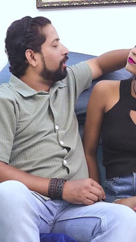 Desi indiana carina e arrapata figliastra pura gangbang film completo con amici (audio hindi)