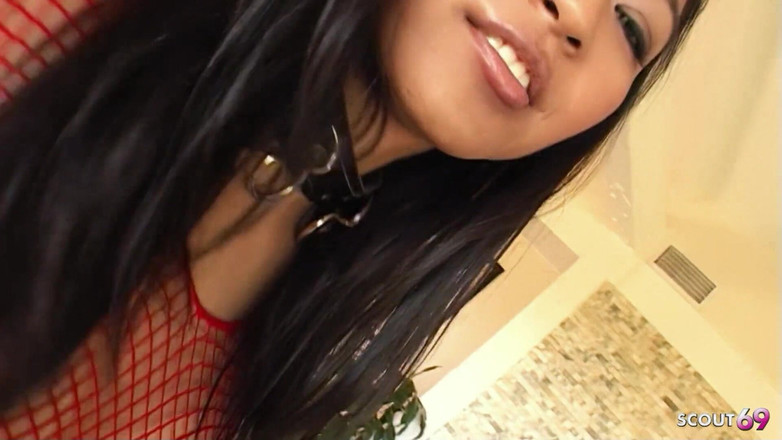 Full porn collection: L'asiatica milf mika con la figa pelosa viene scopata nel...