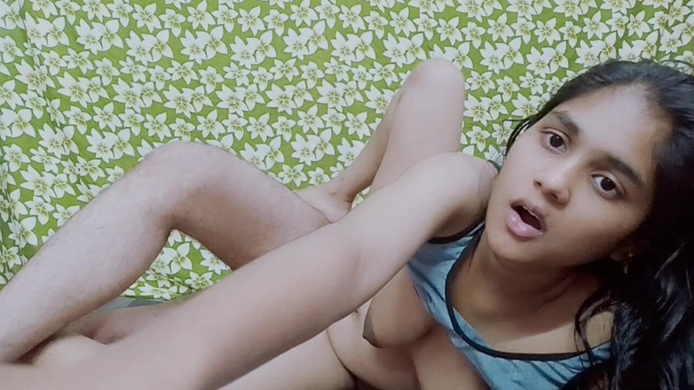 Couplemastiii: 印度苗条哥在私人房间里被她的邻居狠操