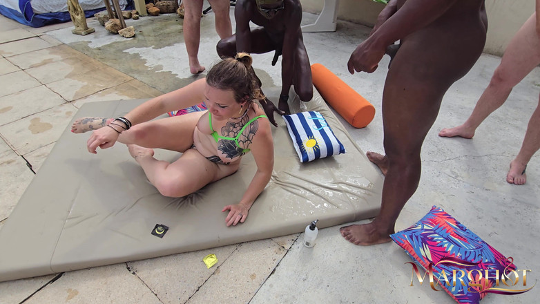 Sexymarghot: Gang Bang na Ilha dos Primeiros Prazeres Tour