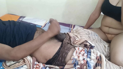 Yourdidipriya: 继妹叫醒继兄弟放弃口交结束高潮射精啪