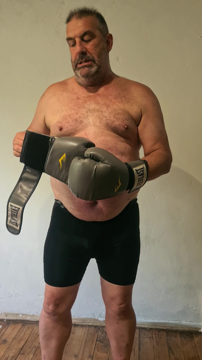 Punchbagplz: POV Beatdown: Boxer Papà D'argento - Pensavi Di Potermi Prendere?