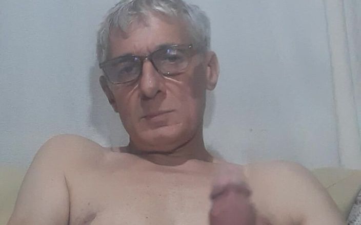 Big uncut hard cock: Камшот с большой порцией спермы