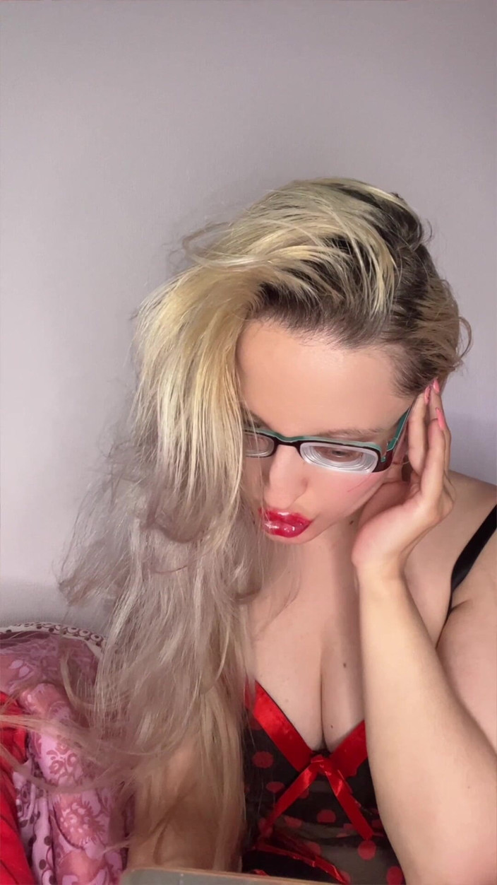 FinDom Goaldigger: büyük kırmızı dudaklarım ve ruj gücü